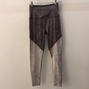 Beyond Yoga brown and cream legging, sz s, 67361 🤎